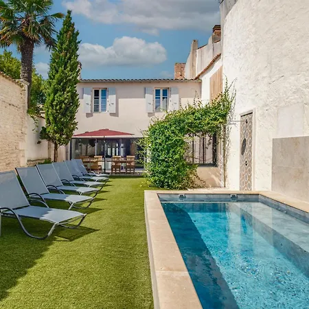 Villa La Baronnie & *